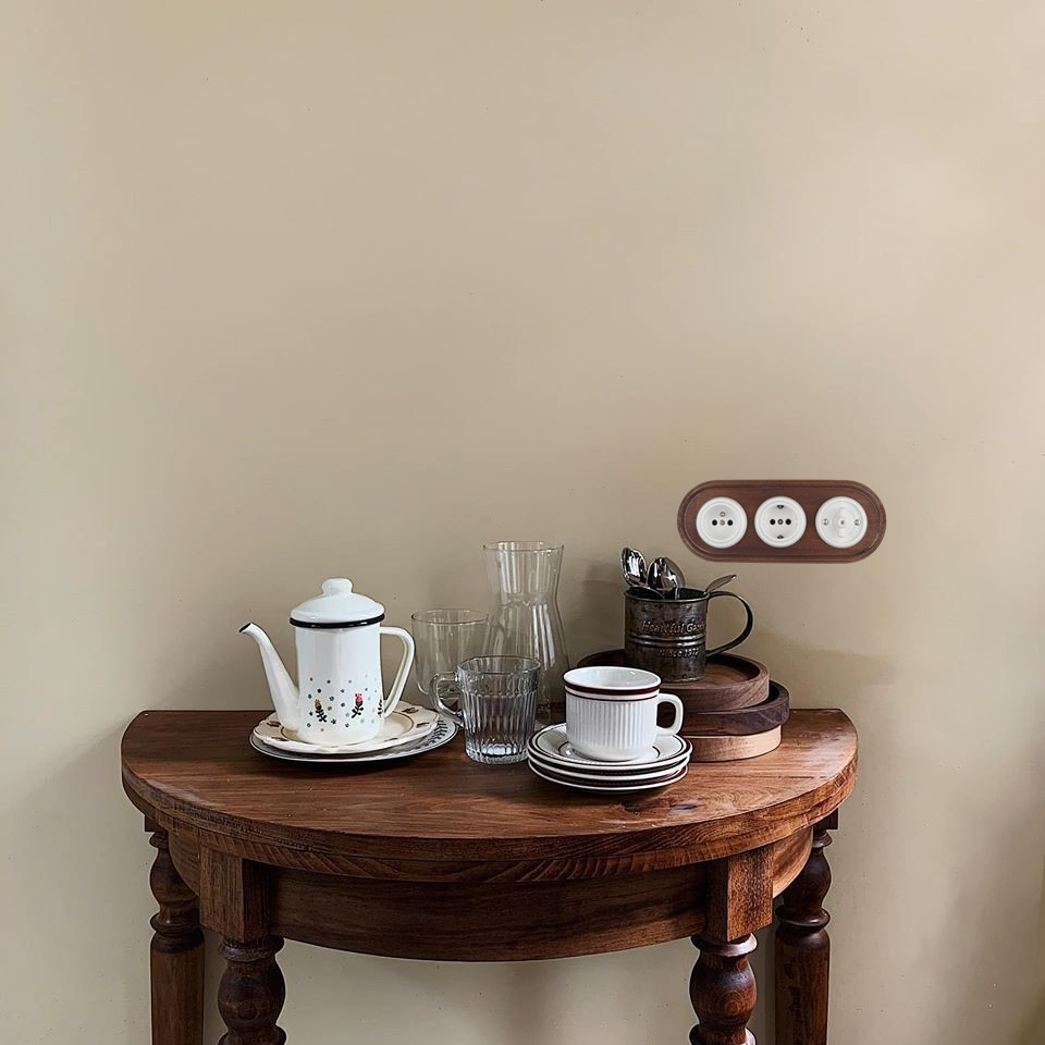 porcelain wall socket